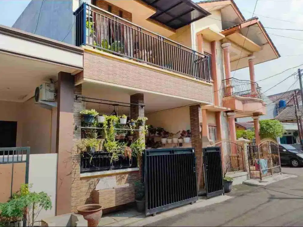 RUMAH BAGUS di DUKUH ZAMRUD, BEKASI KOTA