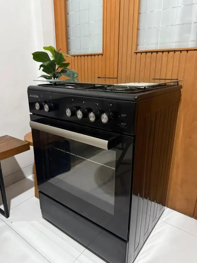 Kompor Free Standing 4 tungku 3.5jt. Masih hidup semua 4 tungkunya.