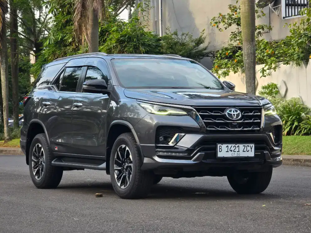 Toyota Fortuner GR 2022 Abu-Abu