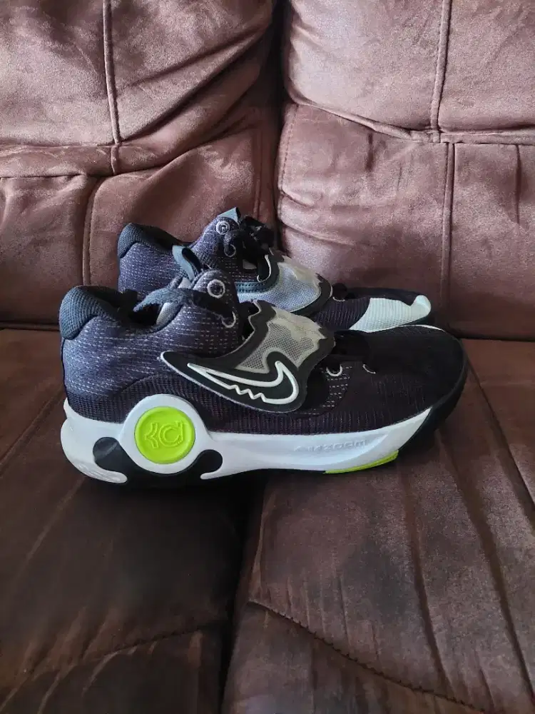 Sepatu second nike zoom basket