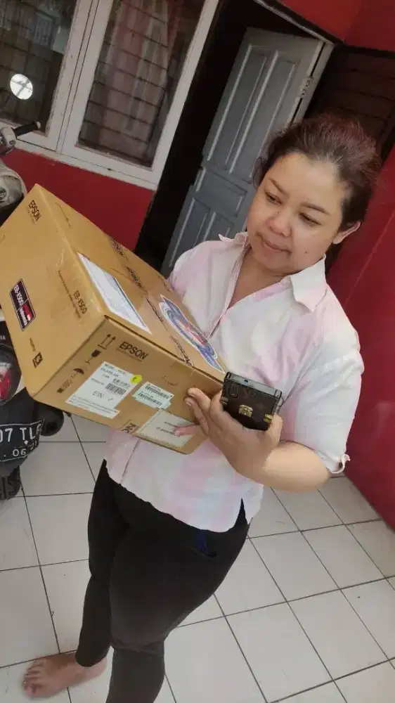 Beli PROYEKTOR Epson infocus