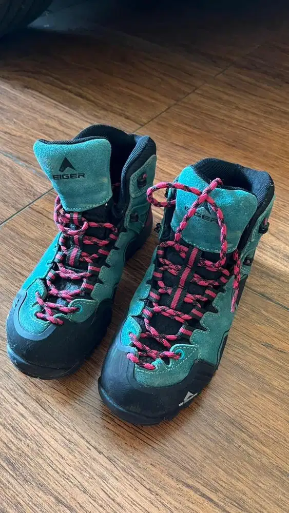 Sepatu gunung Eiger cewek (second)