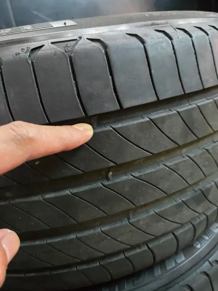 Ban Michelin 245/45/17