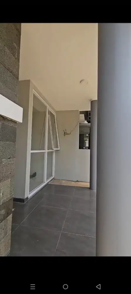 Bangunan modern dua lantai siap huni