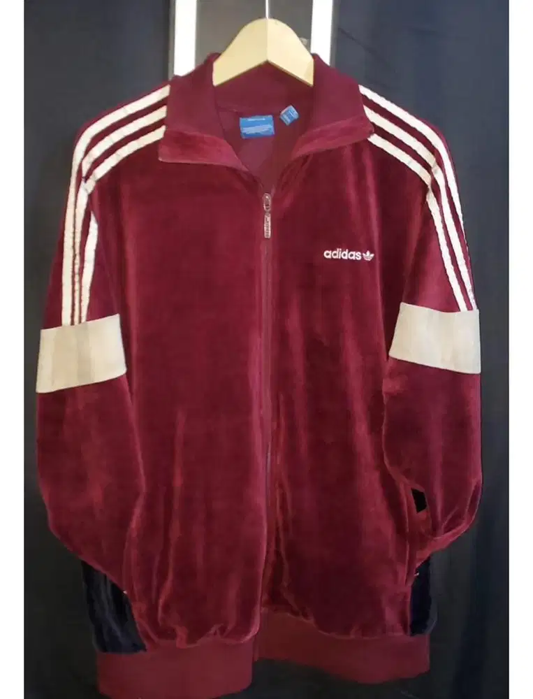 ADIDAS ZIPPER SIZE L