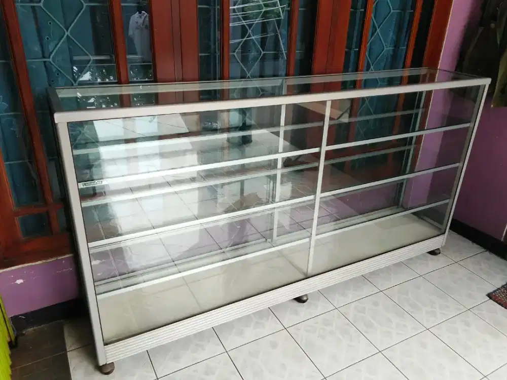 Etalase barang ukuran 2 meter