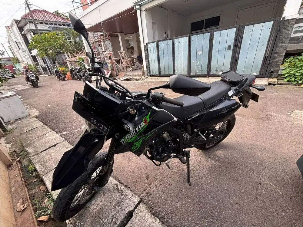 D Tracker X 250V 2017 Low KM