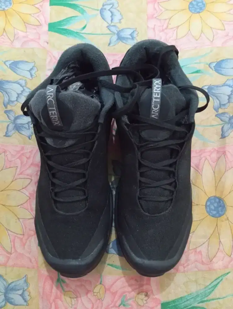 Sepatu outdoor arcteryx