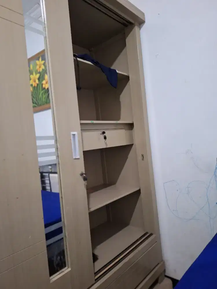Lemari Baju Pintu Geser