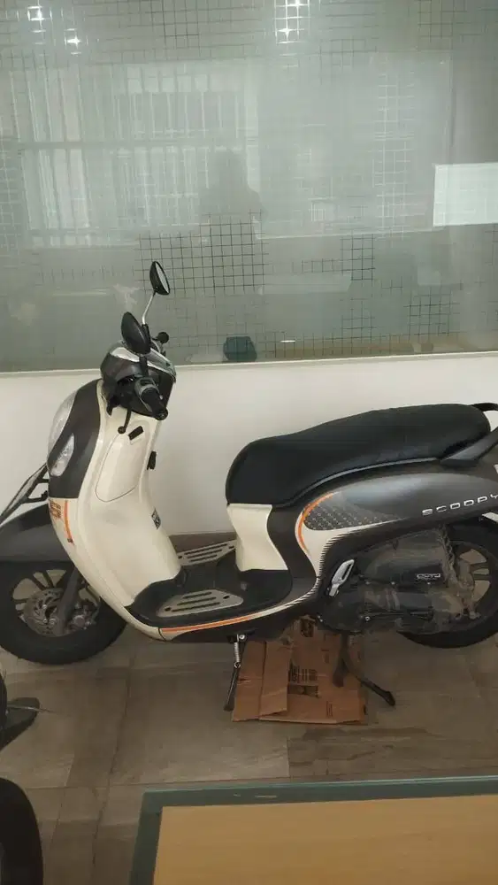 DI JUAL MOTOR HONDA SCOOPY TAHUN 2024 MASIH GRESS, KM MASIH AMAN .