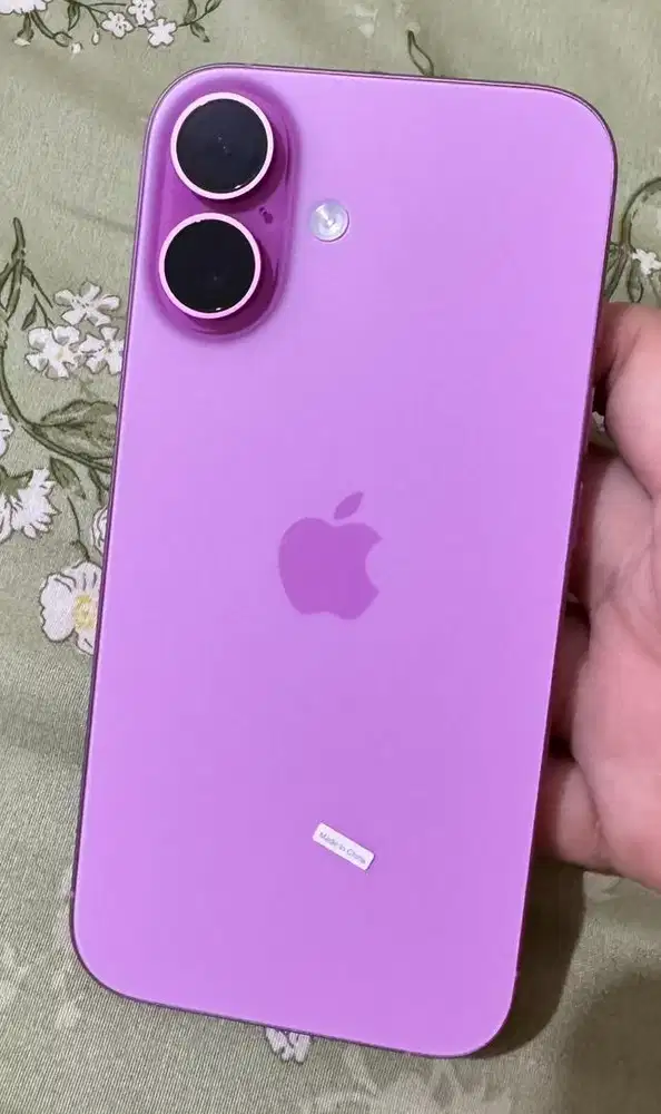 iPhone 16 128 GB warna Pink