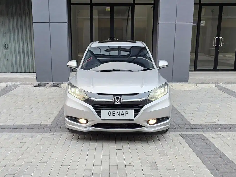 TDP 10 Juta. HRV Prestige 1.8 AT Panoramic Sunroof 2015 Silver