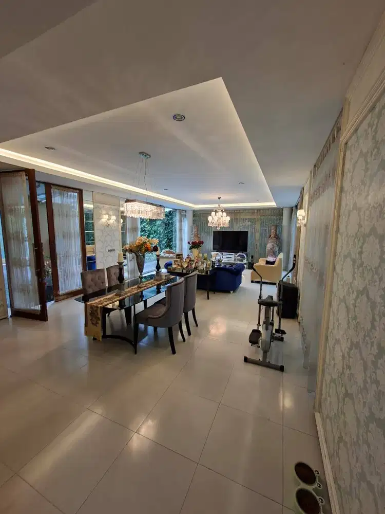 Dijual Rumah Premium With Pool di Kota Baru Parahyangan