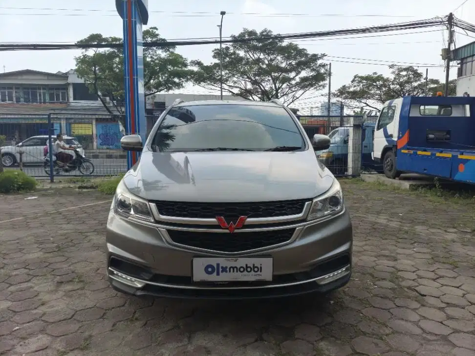DP Rendah  7JT Wuling Cortez 1.8 L Lux Plus Bensin-AT 2018 Silver