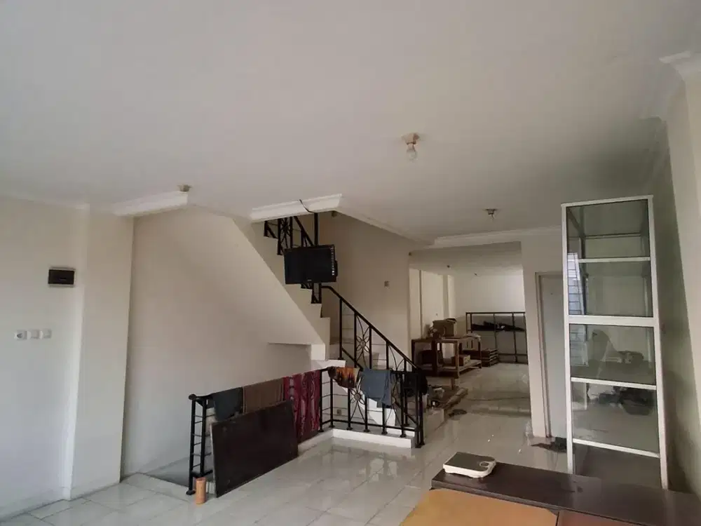 Dijual ruko di Aralia Harapan Indah 2. Kondisi ruko bagus dan siap huni.