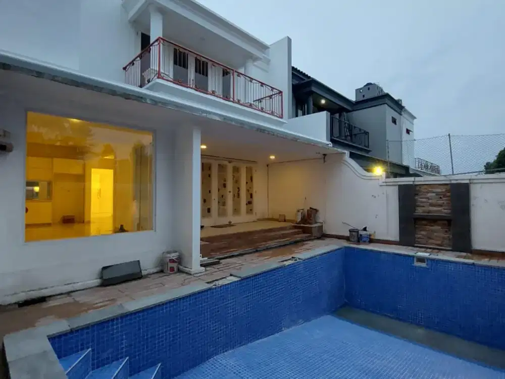 Rumah Siap Huni Untuk Kelurga, Jaksel, Dengan Pool