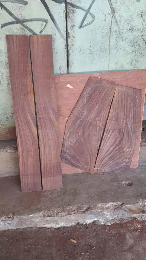 Bisa untuk back dan side Gitar Akustik