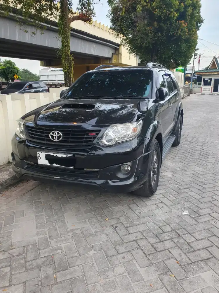 DIJUAL TOYOTA FORTUNER VNT METIC 2014