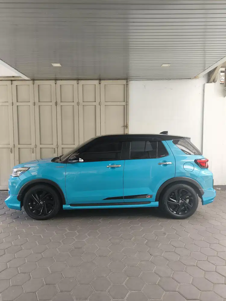 Toyota Raize 1.0 GR two tone 2021 Bensin
