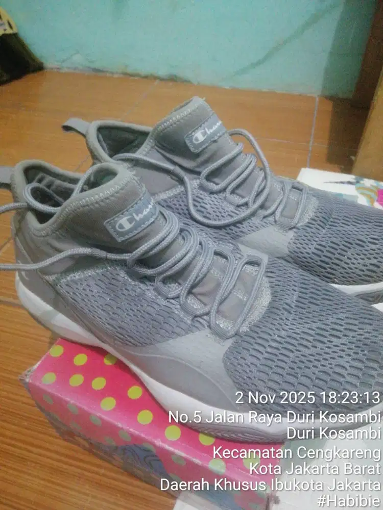 Sepatu champion Ukuran 10 Harga 150 msh lumayan