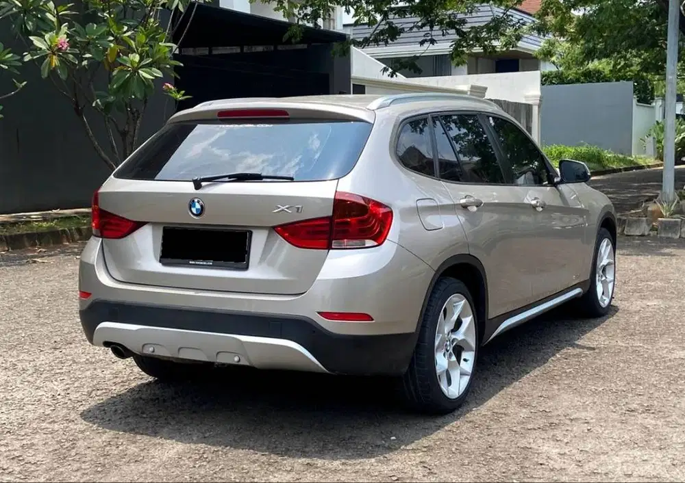 BMW X1 2.0 sDrive18i 2013 Facelift TDP 10 JT Cash Kredit Data dibantu