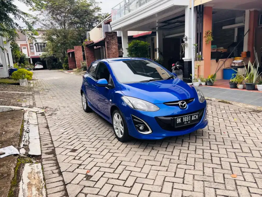 Mazda 2 R Matic 2011