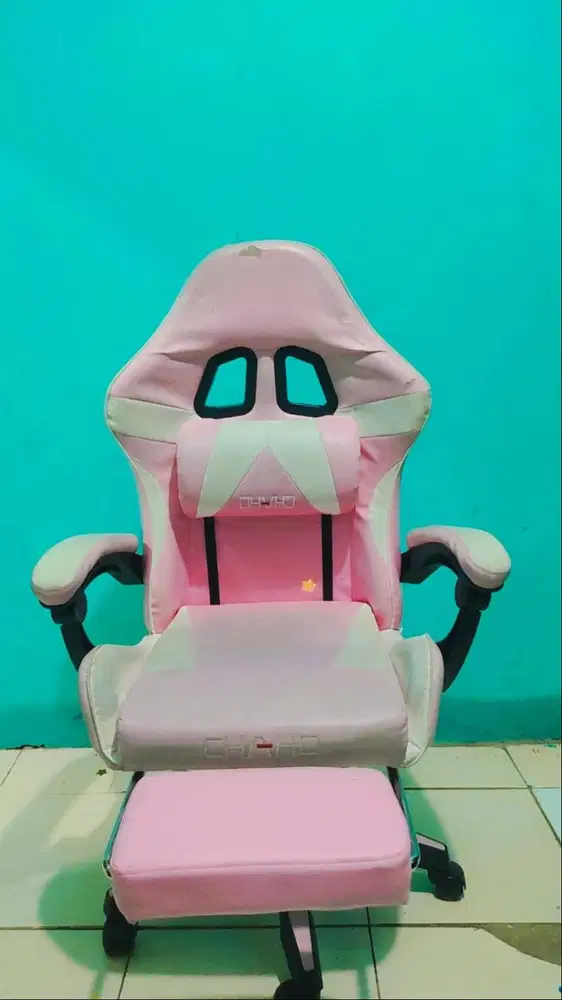 Kursi gaming merk Chaho warna pink