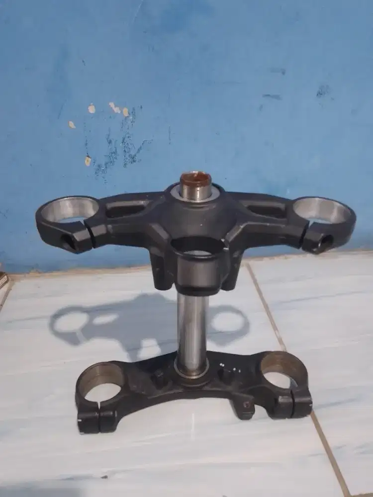 Segitiga triple clamp zx25r