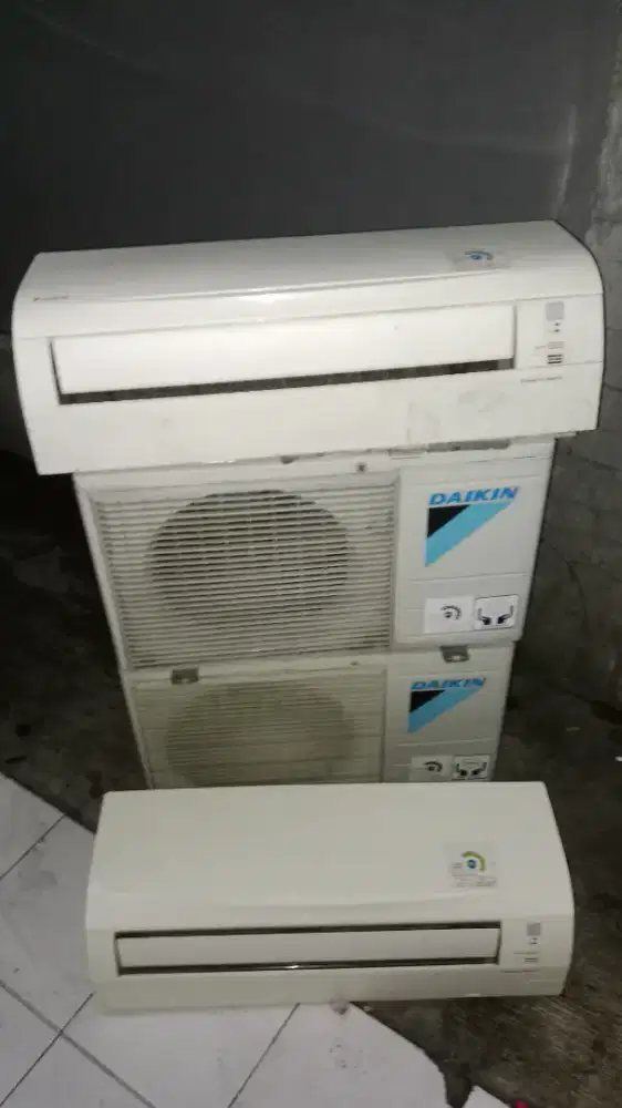 MEMBELI ac kondisi rusak