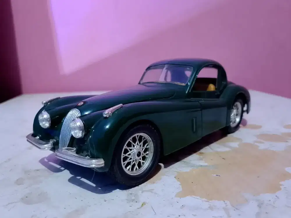 Bburago Jaguar XK 120 1948 1:24