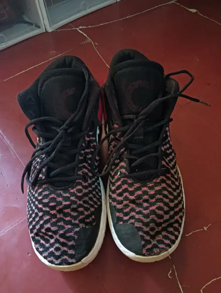 Di jual sepatu basket kD, size 44 like new