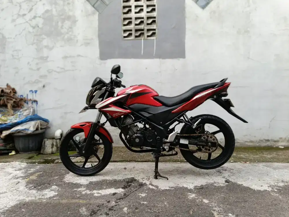 Honda cb 150R tahun 2014 plat bogor kondisi gres