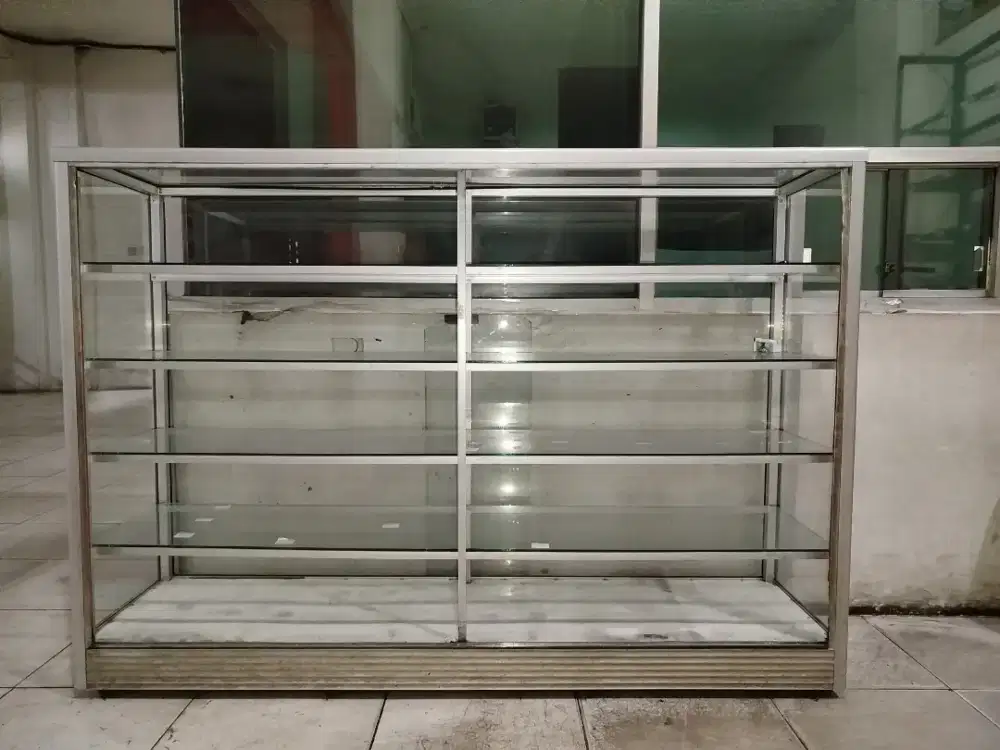 ETALASE BEKAS DI MARGACINTA BANDUNG