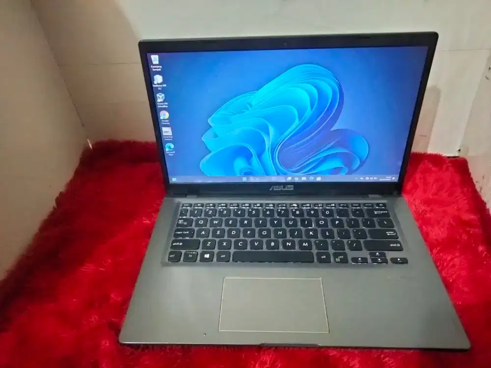 Asus x416a/INTEL N4020/ram4gb/ssd 256gb/KB BACKLIT/layar FHD MANTAP