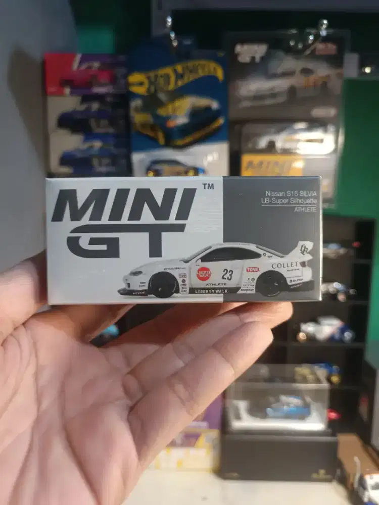Mini GT Nissan Silvia S15