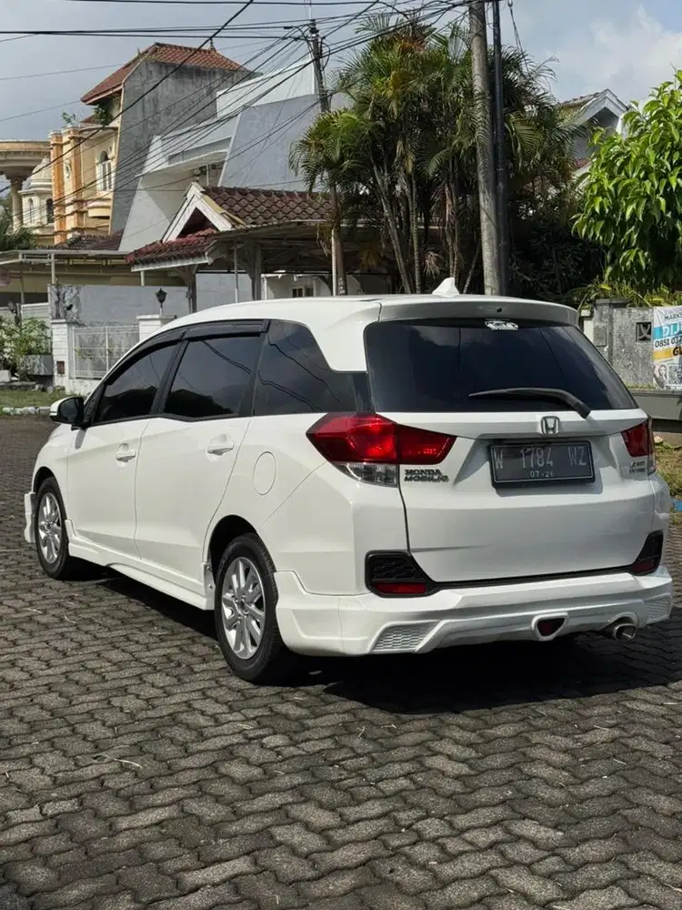 Mobilio E 1.5 AT Putih