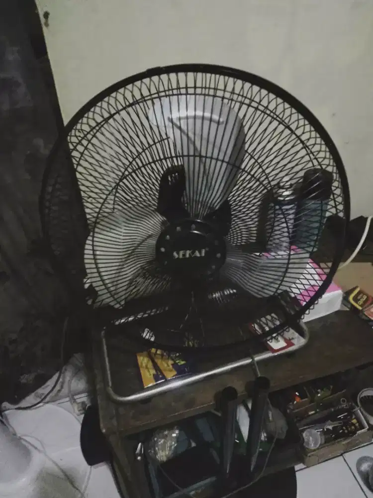 Kipas angin Sekai bekas