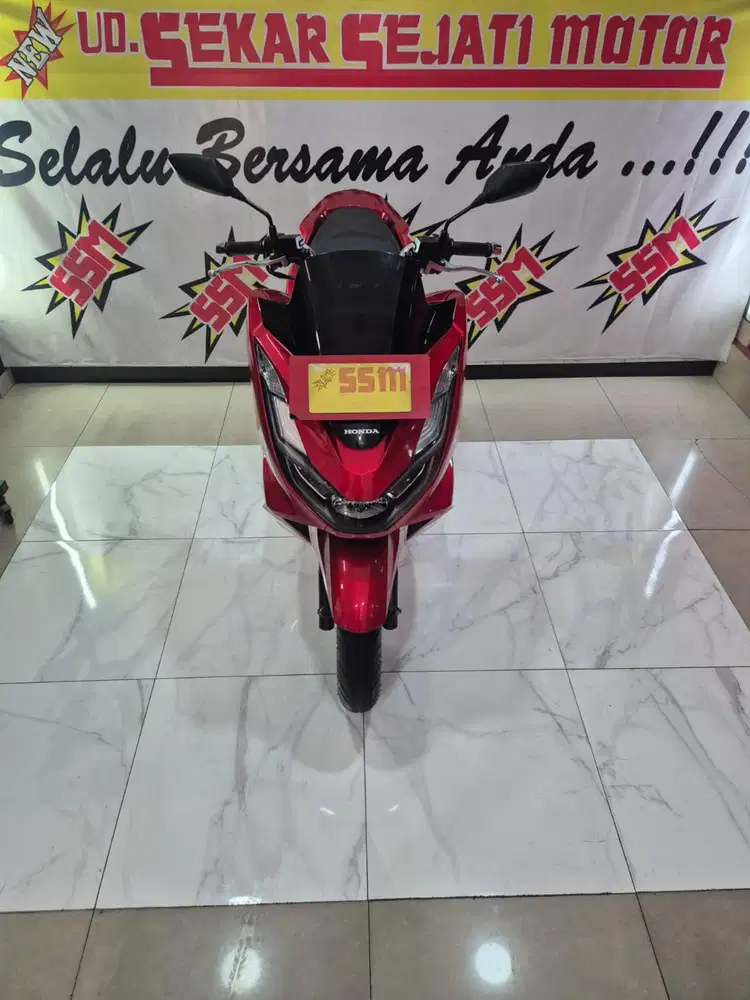 New PCX 160 keyless combi brake