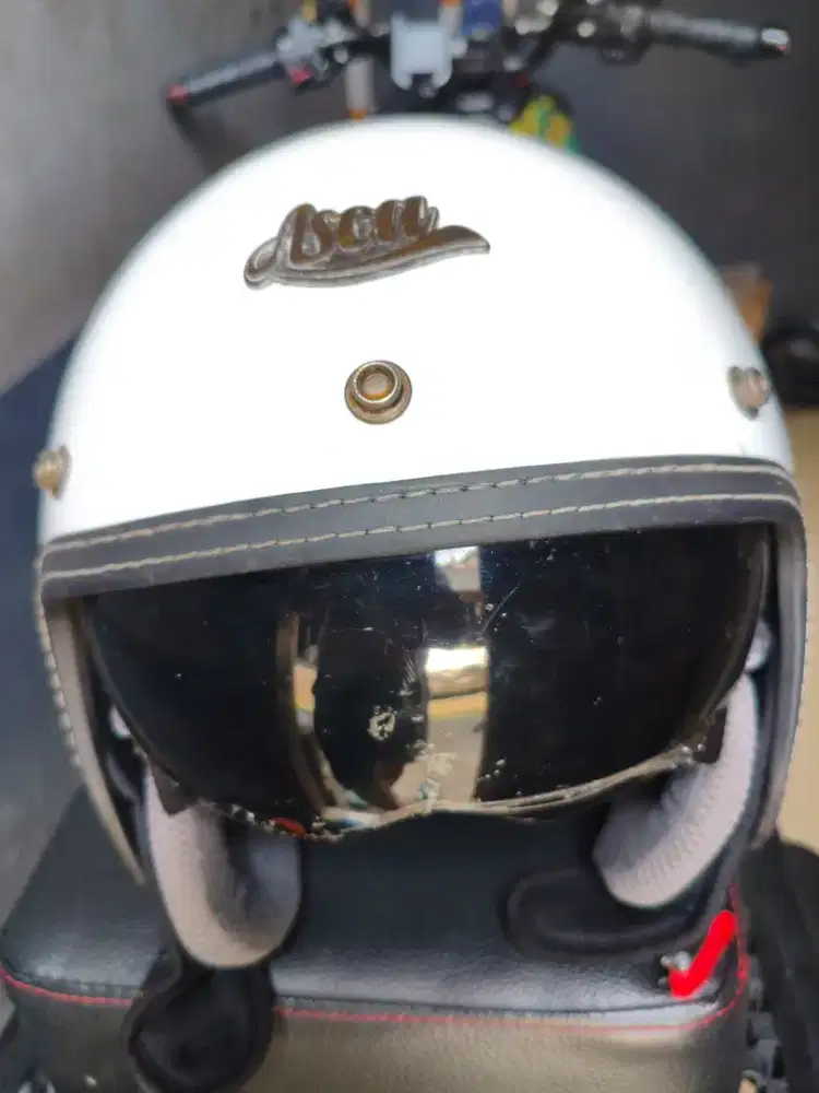 Helm half kaca dalam