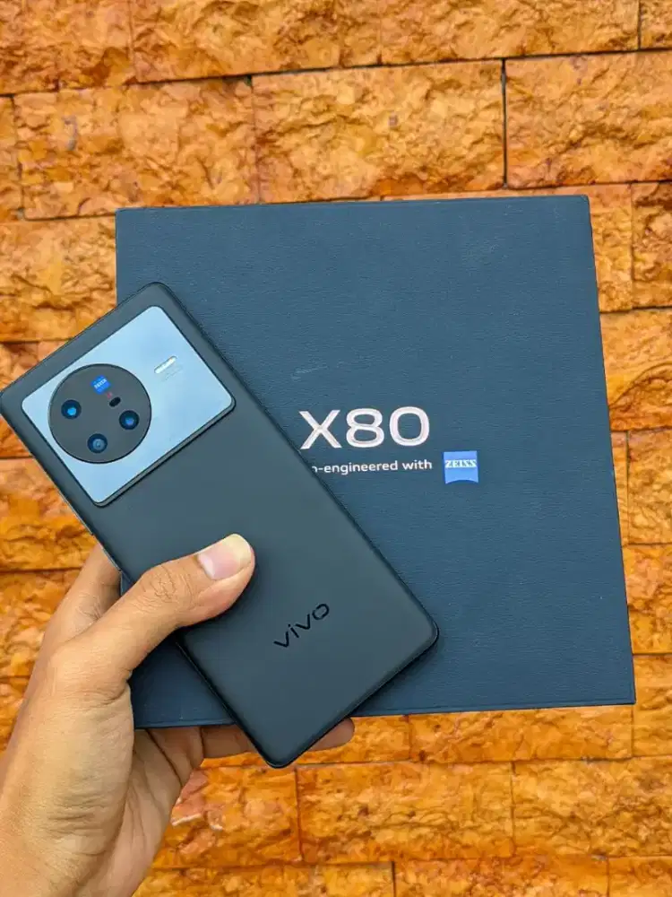 Vivo X80 12/256 GB Like New