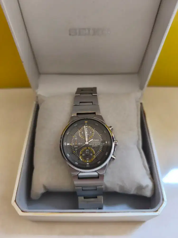 Jam tangan seiko pria V657-0A10