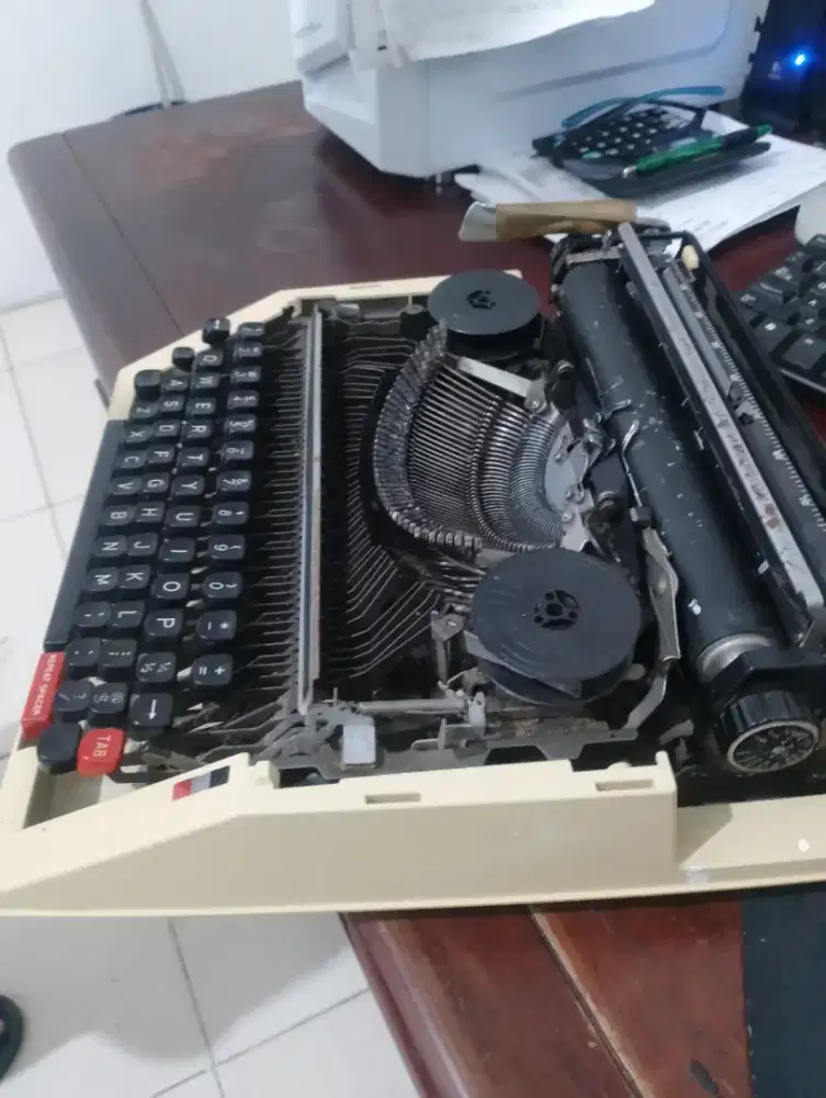 Mesin ketik manual merek brother