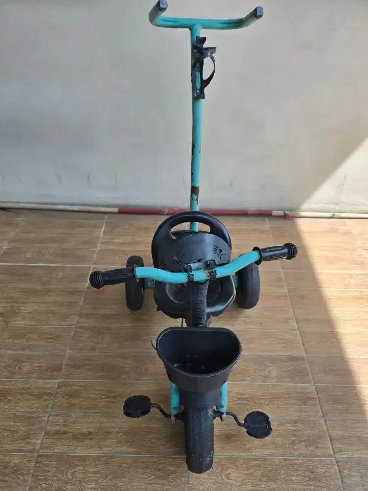 Dijual murah sepeda roda tiga anak