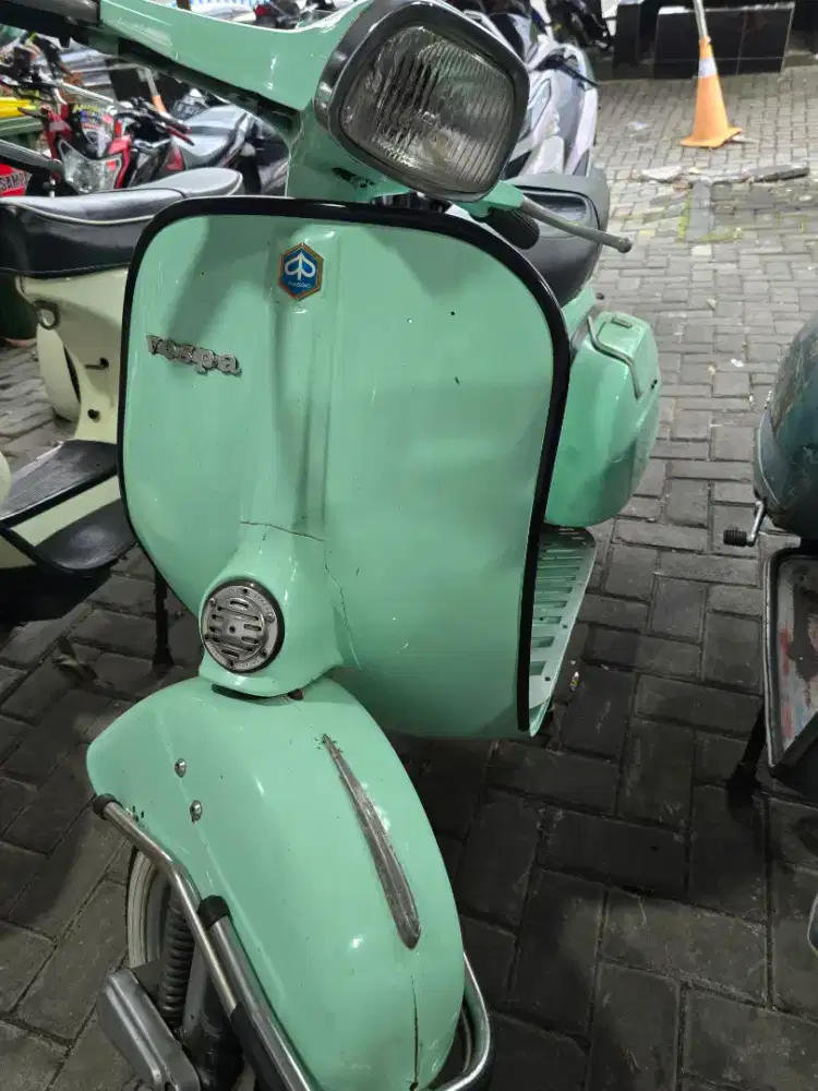 Vespa super warna sage tahun 1974