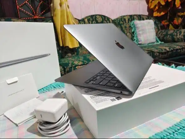 MacBook Air M1 2020 Retina Ex iBox – Mulus Pol, Seperti Baru!