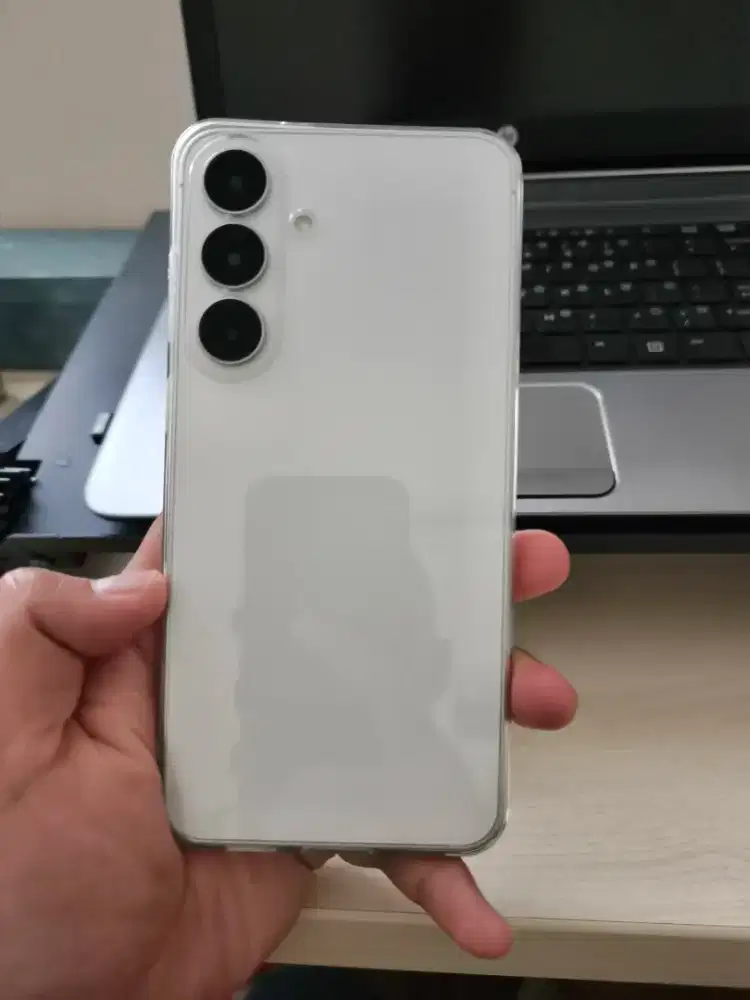 Samsung S25 FE white