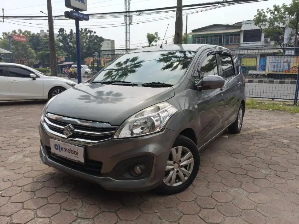 DP Rendah  6JT - Suzuki Ertiga 1.4 GL Bensin-MT 2018 Abu