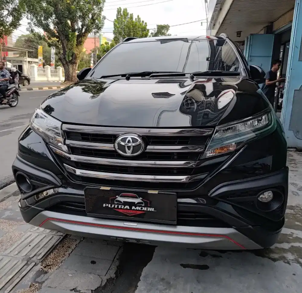 30.000km..! Toyota Rush TRD Sportivo Manual 2021 Hitam