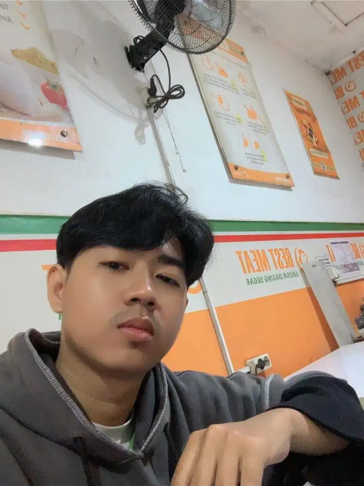 Tenaga Staff Toko atau Gudang.