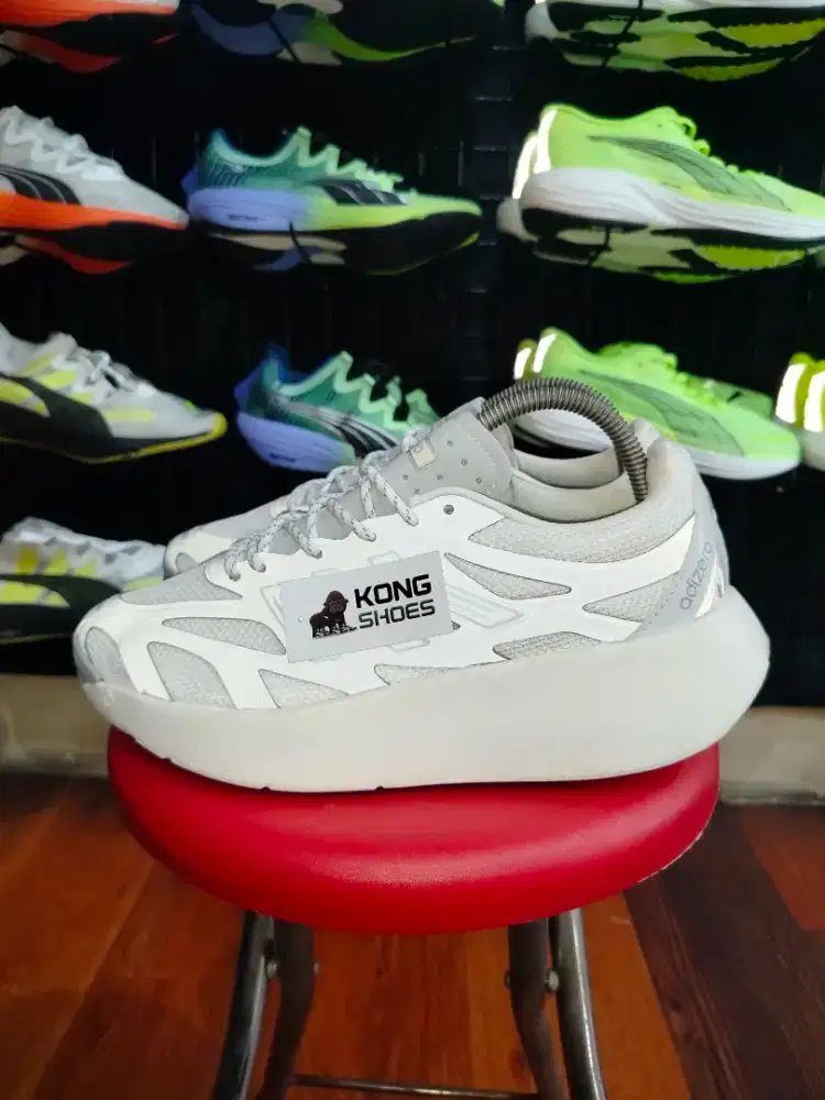 SEPATU ADIZERO ARUKU WHITE REFLECTIVE